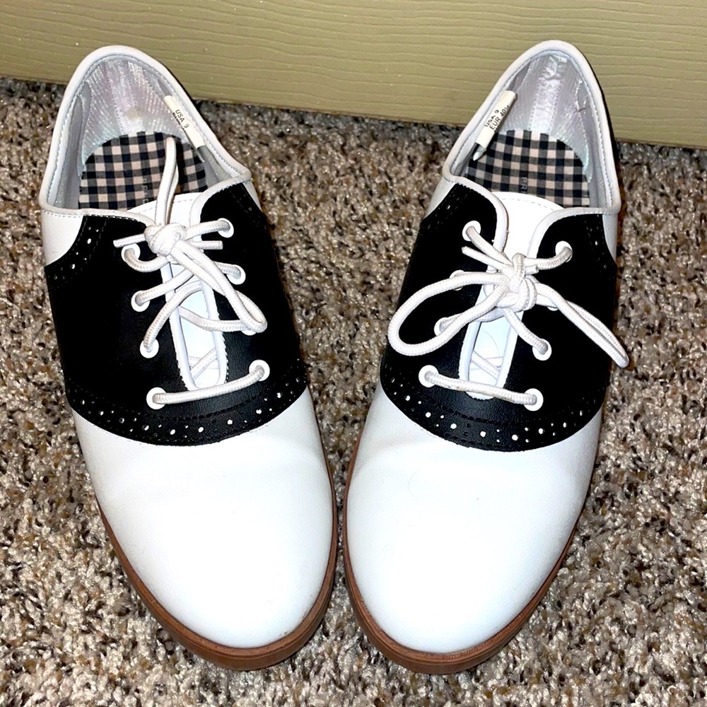 Oxford Shoes: Black/White